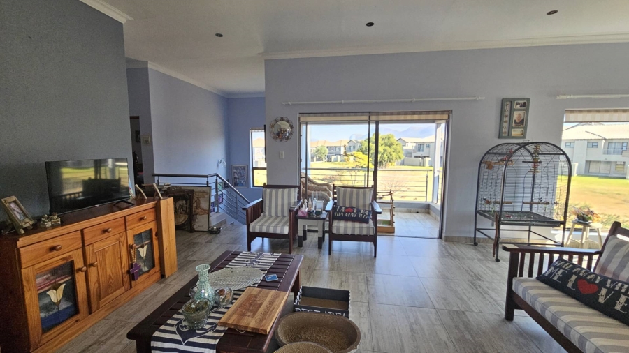 3 Bedroom Property for Sale in Gateway Manor North West